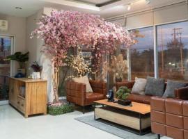 Nonsi Hotel Phitsanulok、Ban Wat Tha Maprangのホテル