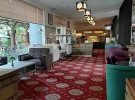 Bumi Wiyata Hotel、Sugutamu Duaのホテル