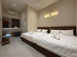 Seremban 2 Lyrica Warmth Corner House