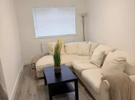 Modern 3 Bed with 3 Baths and Parking, Near Centre