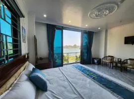 Sunrise Ocean Hotel & Rooftop Bar