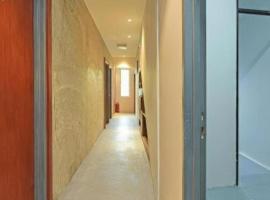 OYO 90662 The 1975 Hotel、Kampong Bukit Ubiのホテル