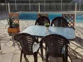 Un moment chez Diane maison mitoyenne avec piscine