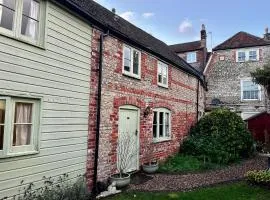 Charming Grade 2 Cottage w/ Garden in Warminster