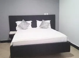 Madonna 1BR Apartment with Fast WiFi and Pool