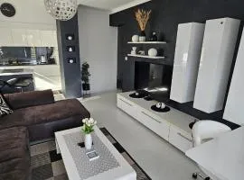 Laura Exclusive, dizajnerski uređen stan, izvrsno opremljen, self check-in