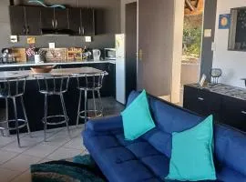 John-Lou's Studio Flat