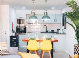 Funchal City Yellow Townhouse and Terrace