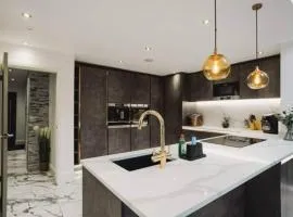 The Luxe Retreat with Hot Tub