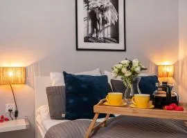 Manufaktura Apt - 9th Floor, Parking, AC - by Rentujemy