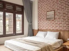 Brown Villa with Rooftop Pool - Free Laundry - Near Old Quarter