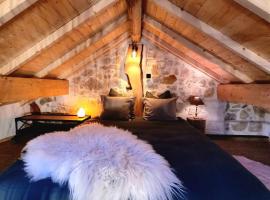 Loft Romantique Insolite avec Balnéo, Hotel in Magnieu