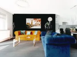 4-BR House Near-Harry Potter-SkyStudios1-Family & Work Stays