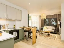 Spacious, Stylish & Central!