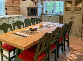 Traditional Log Cabin By Lake Mykletjønn, hotel v destinaci Luråsgrendi