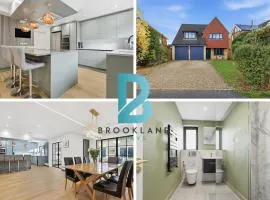 Month Stays, Free parking Luxury 4 Bed