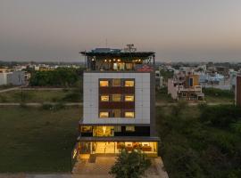 Perfectstayz Premium Shree Narayana at Mahakal temple road, hótel í Ujjain
