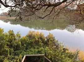 Explore River Cottage Ocean View, hotel em Seafield