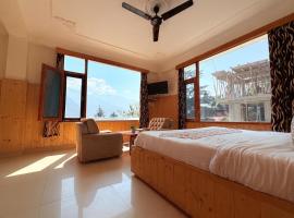 The Suraj Cottage Manali ! Private Parking ! Bonfire ! Playing Zone ! Near Mall Road、マナリのホテル