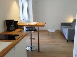 Grande Motte, Studio élégant, tout confort proche de la mer et du centre, lumineux avec balcon