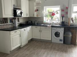 Premium 7 Bedroom house on Thingwall Road CH613UB, ξενοδοχείο σε Birkenhead