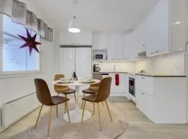 Arctic Wood & Sauna Retreat