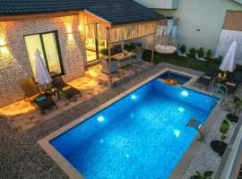 OZBİ 2-Villa with Ootdoor Heated Pool for 4 People in Fethiye