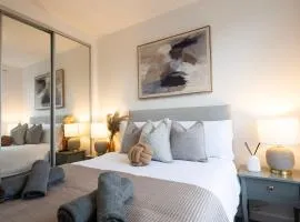 Modern 1BR Apt - Sleeps 4 - Parking - Balcony