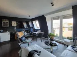 2 bedroom apartment Basingstoke close to train station with parking