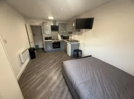 Modern Studio - Centre Maidstone