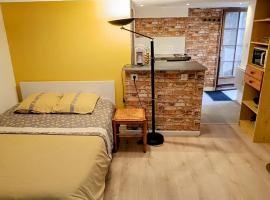 Studio Neuf avec courette privative, hotel v destinaci Fontenay-le-Comte