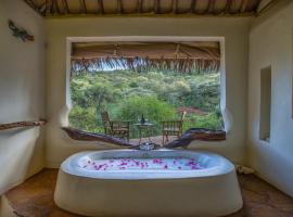 Private bush camp with pool cottages tents - 2332, villa in Ilbisil