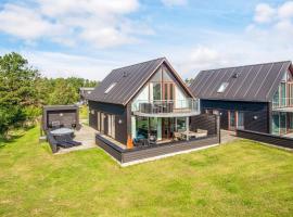 Exclusive Golf View Retreat, place to stay in R&oslash;m&oslash; Kirkeby