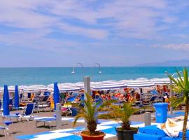 体育俱乐部公寓，位于普拉亚·阿马勒的酒店