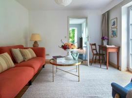 Artist Apartment At Aukrug Nature Park, hotel v destinaci Meezen