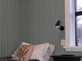 Prestshús 2 Guesthouse, hotel in Vík