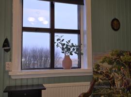 Prestshús 2 Guesthouse, hotel in Vík