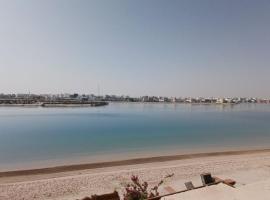 Zayed chalet for families, &mu;έ&rho;&omicron;&sigmaf; &gamma;&iota;&alpha; &nu;&alpha; &mu;&epsilon;ί&nu;&epsilon;&tau;&epsilon; &sigma;&epsilon; Al Khiran