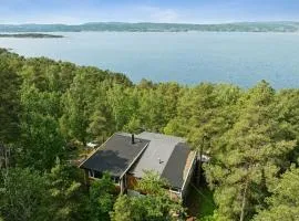 Cabin With Sea View By The Forest In Nesodden