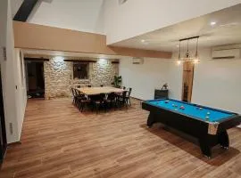 Grande Longère Haut de gamme 218m2, 12 pers billard salon 70 m2