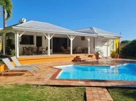 Villa moderne avec piscine privée à Baie-Mahault