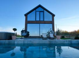 Oasis Pool House, hotel in Ranilović