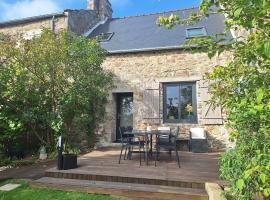 Maison proche des plages de la Côte d'Emeraude - Saint-Malo, Dinard, Dinan, hotel in Ploubalay