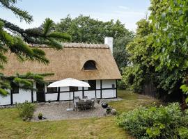 300-Year-Old House With History And Character, caba&ntilde;a en Stege