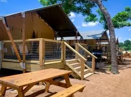 Lovely Safari Tent with River Access, Fire Pit and Barbecue in Staples, Texas