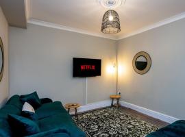 Relaxing 4-Bedroom Escape with Free Parking, hotel v mestu Mountain Ash