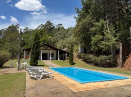 Rancho c/ piscina, churrasqueira, natureza e lazer, Hotel in Nazaré Paulista