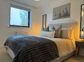 2 Bedroom Flat Free Parking Close to Gatwick