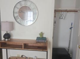 Cozy Private Suite Near Train to NYC, hotel i Fairfield