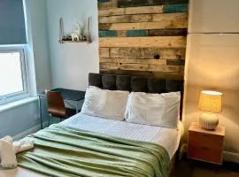 Contractor Accommodation Birmingham Large 6BR Free Parking